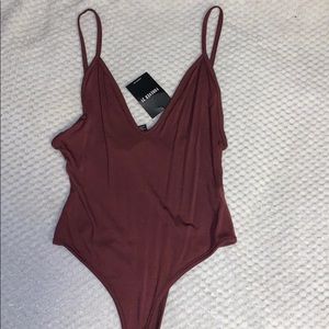 Burgundy bodysuit😍